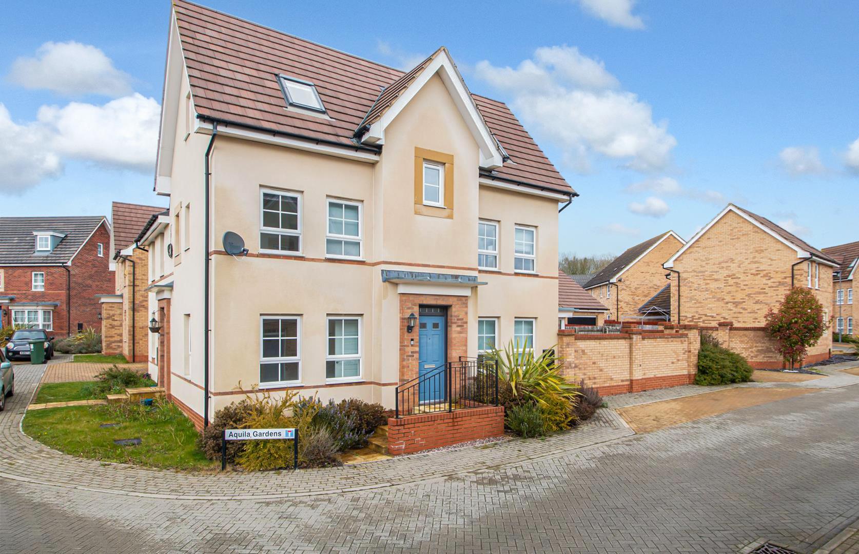 4 bed property in Aquila Gardens, Milton Keynes